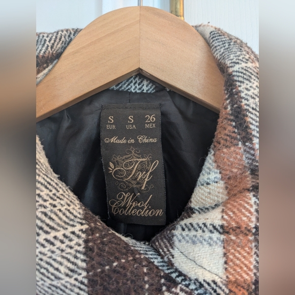 Plaid coat - Picture 2 of 5